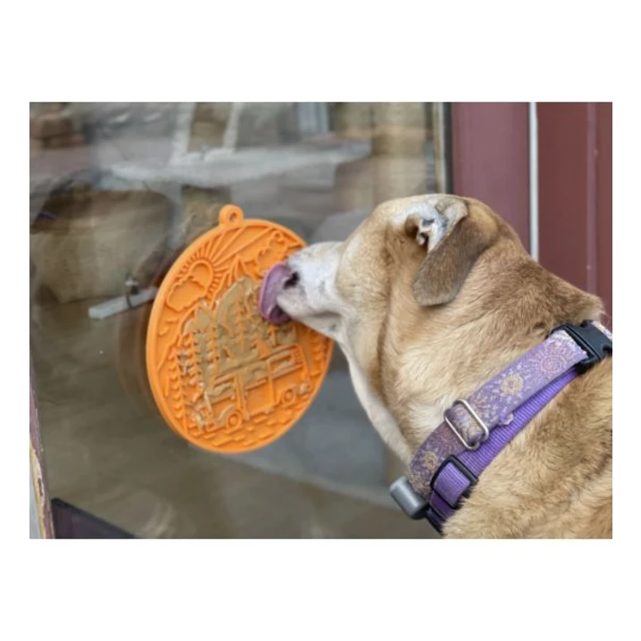 SODA PUP Camp - mata do wylizywania dla psa lub kota z przyssawkami, kemping pomarańczowy - 2